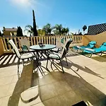 Sea View Family With Pool דירה *