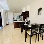 Sea View Family With Pool דירה *