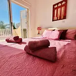 Апартаменты Sea View Family With Pool Киссонерга