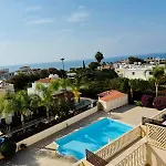 Sea View Family With Pool