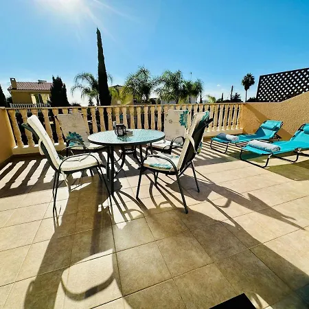 Sea View Family With Pool Apartmán *