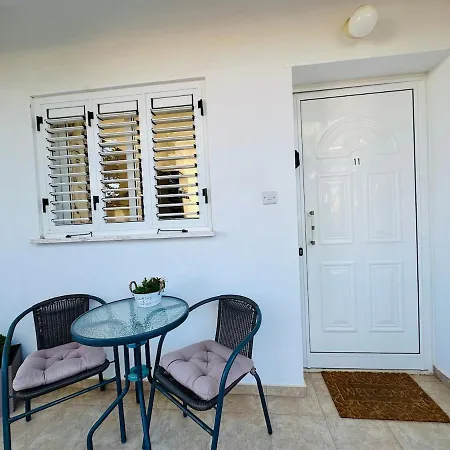 Sea View Family With Pool Apartmán