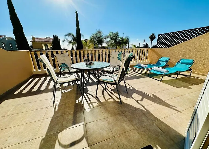 Sea View Family With Pool Apartmán *