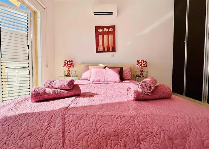 Sea View Family With Pool Apartmán *